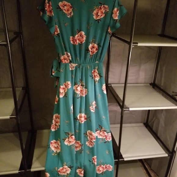 Flowery dress - Picture 2 of 3